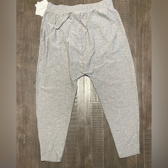 Beyond Yoga Featherweight Turn In Sleep Pant - Picture 4 of 5